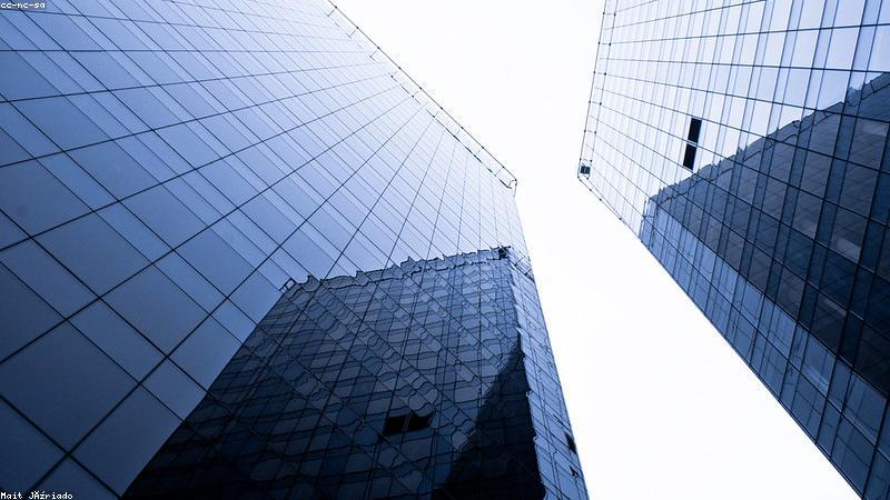 p站入口团队成员在会议室共同规划新的商海入口服务场景